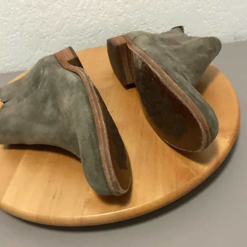 Kork-Ease Ankle Boots Womens 8.5  Gray Suede Low Stacked‎ Heel Chelsea